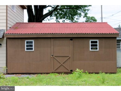 547 W Lawn Ave, Reading, PA 19609 - photo 4