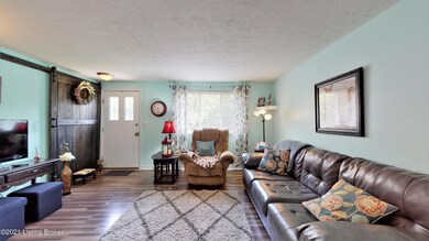 8306 Roseborough Rd, Louisville, KY 40228 - photo 3