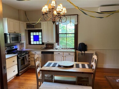 12 Clarke St, Newport, RI 02840 - photo 2