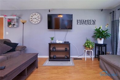 1038 Brookside Dr, Findlay, OH 45840 - photo 2