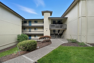 844 W Cliff Dr unit 107, Spokane, WA 99204 - photo 2