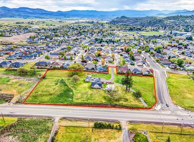 343 N Deanjou Ave, Eagle Point, OR 97524 - photo 2