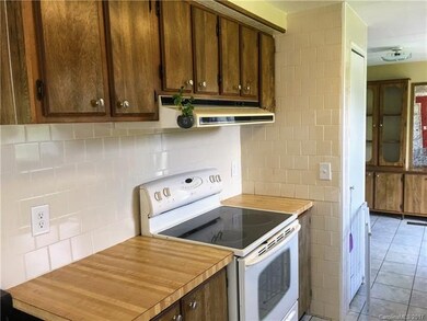 Ceramic Tile Walls in Kitchen Add Charm and Detail
