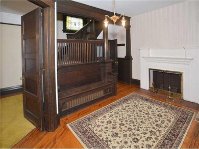 Entry/Foyer.