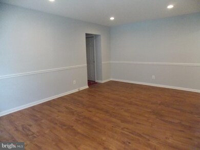 3890 Lyndhurst Dr unit 201, Fairfax, VA 22031 - photo 4