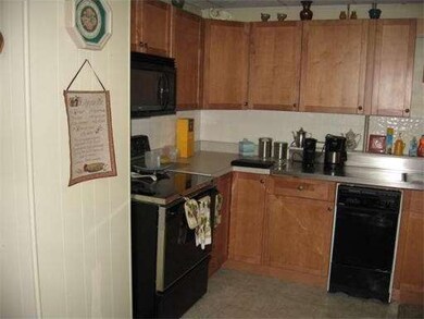 64 Hartsuff St, Rockland, MA 02370 - photo 2