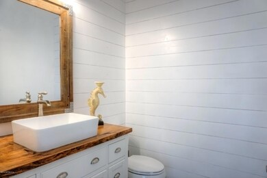 livingpowderbath1-sm