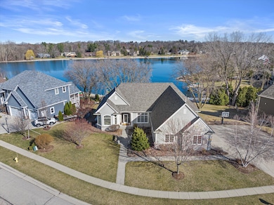 550 Lake Bluff