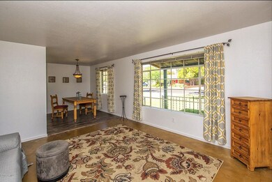 004_Spacious Living Area