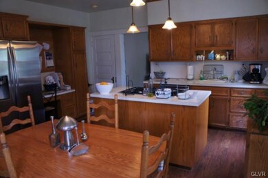 438 E Laurel St, Bethlehem, PA 18018 - photo 3