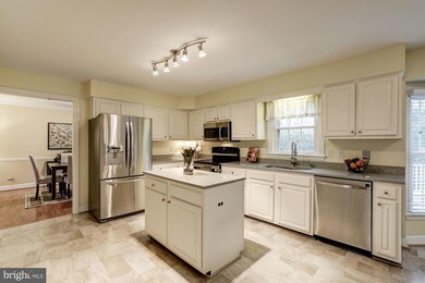 12811 Mill Meadow Ct, Fairfax, VA 22033 - photo 3