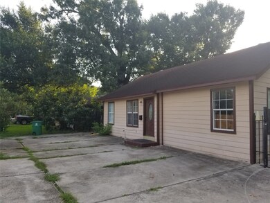6907 Beachwood St, Houston, TX 77021 - photo 2