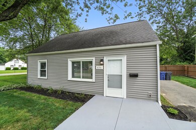 836 Antwerp Rd, Columbus, OH 43213 - photo 3