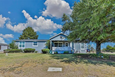 316 Candlewood Cir, Gainesville, TX 76240 - photo 4