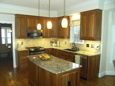 COMPLETELY RENOVARED KITCHEN! New cabinets, granit