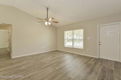 003-photo-living-room-10992642