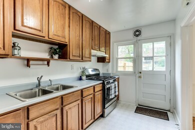 212 Medwick Garth E, Catonsville, MD 21228 - photo 7