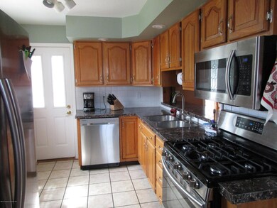 334 3rd St, Olyphant, PA 18447 - photo 3