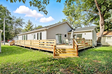 35647 N Grove Ave, Ingleside, IL 60041 - photo 2