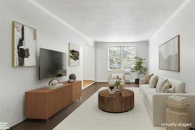 The Colorado unit C-12, Forest Hills, NY 11375 - photo 2