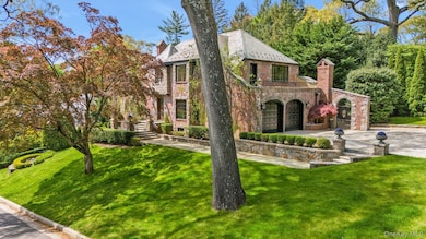 183 Mill Spring Rd, Manhasset, NY 11030 - photo 2
