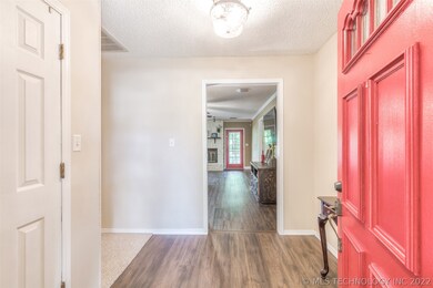 230 E Beech St, Skiatook, OK 74070 - photo 4