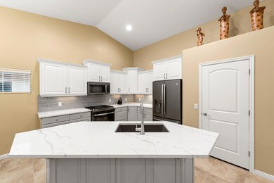 1693 W Whitestone Dr-13