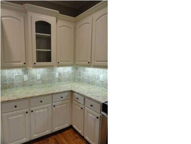 Lots of detail in kitchen!