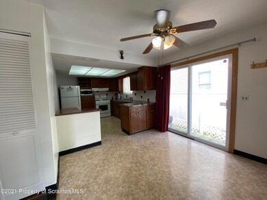 833 Maple St, Scranton, PA 18505 - photo 6