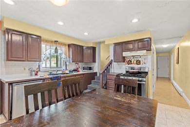 22 Whipple Ave, North Providence, RI 02911 - photo 2