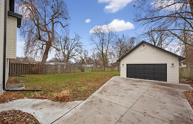 1220 Vine St, West Des Moines, IA 50265 - photo 4