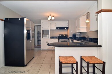 141 Lawnacre Dr, Cranston, RI 02920 - photo 4