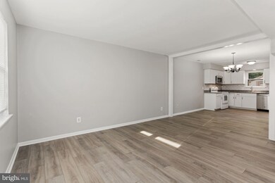 8210 Wycliffe Ct, Manassas, VA 20109 - photo 4
