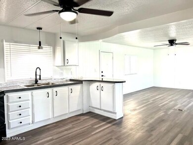 CABINETRY AND PENINSULA 117