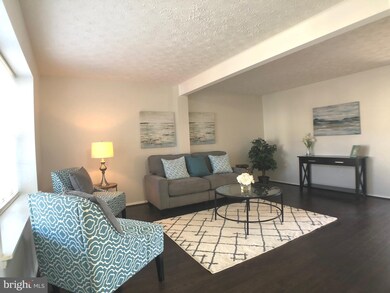 8029 Tyson Oaks Cir, Vienna, VA 22182 - photo 5