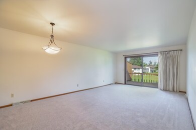 004-Living_Room-3006916-large