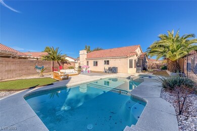 Large sparkling pool, bigger than you can build an