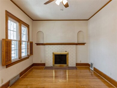 1723 41st St, Des Moines, IA 50310 - photo 4