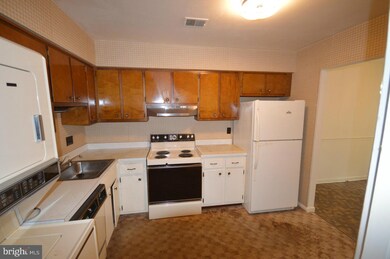 10630 Provincial Dr unit 5, Manassas, VA 20109 - photo 2