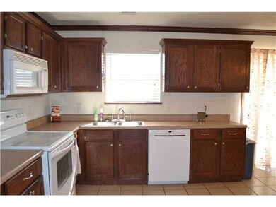 201 Gunnar Ln, McLoud, OK 74851 - photo 4