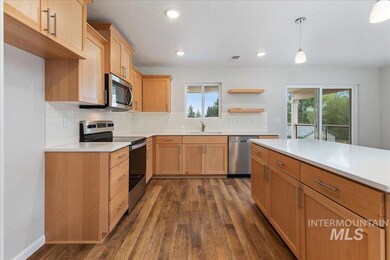 401 Antonette Cir, Cascade, ID 83611 - photo 5