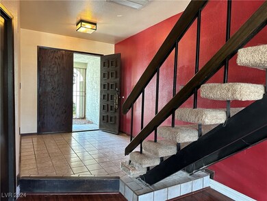 INTERIOR ENTRYWAY