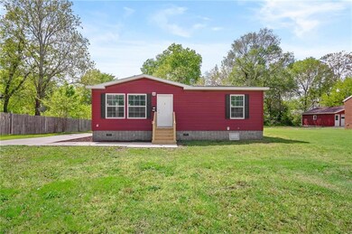 1708 E 29th St, Des Moines, IA 50317 - photo 2