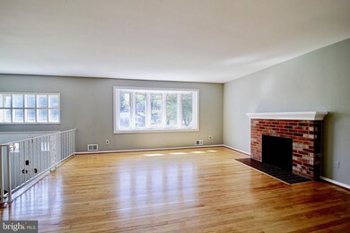 10702 Ames St, Fairfax, VA 22032 - photo 6