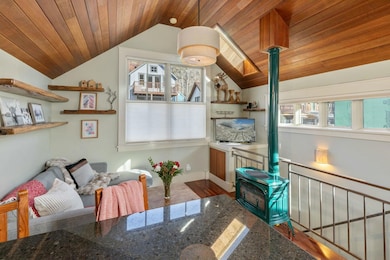 Liftside D - Living Area