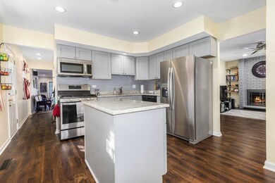 250 Bay Colony Dr, Naperville, IL 60565 - photo 6