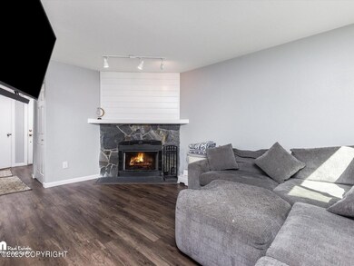 04-Living Room-DW-2488