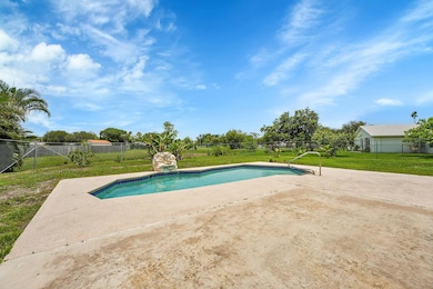 2209 SE East Dunbrooke Cir, Port Saint Lucie, FL 34952 - photo 3