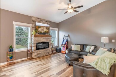 2202 Ash Tree Dr, Winterset, IA 50074 - photo 5