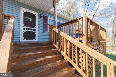 290 Cornelius Ave, Berkeley Springs, WV 25411 - photo 4